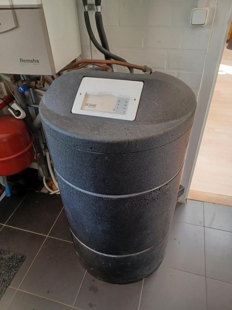 Remeha Zentasol zonneboiler met 2 vaten (vaten verkocht), Ophalen, Gebruikt