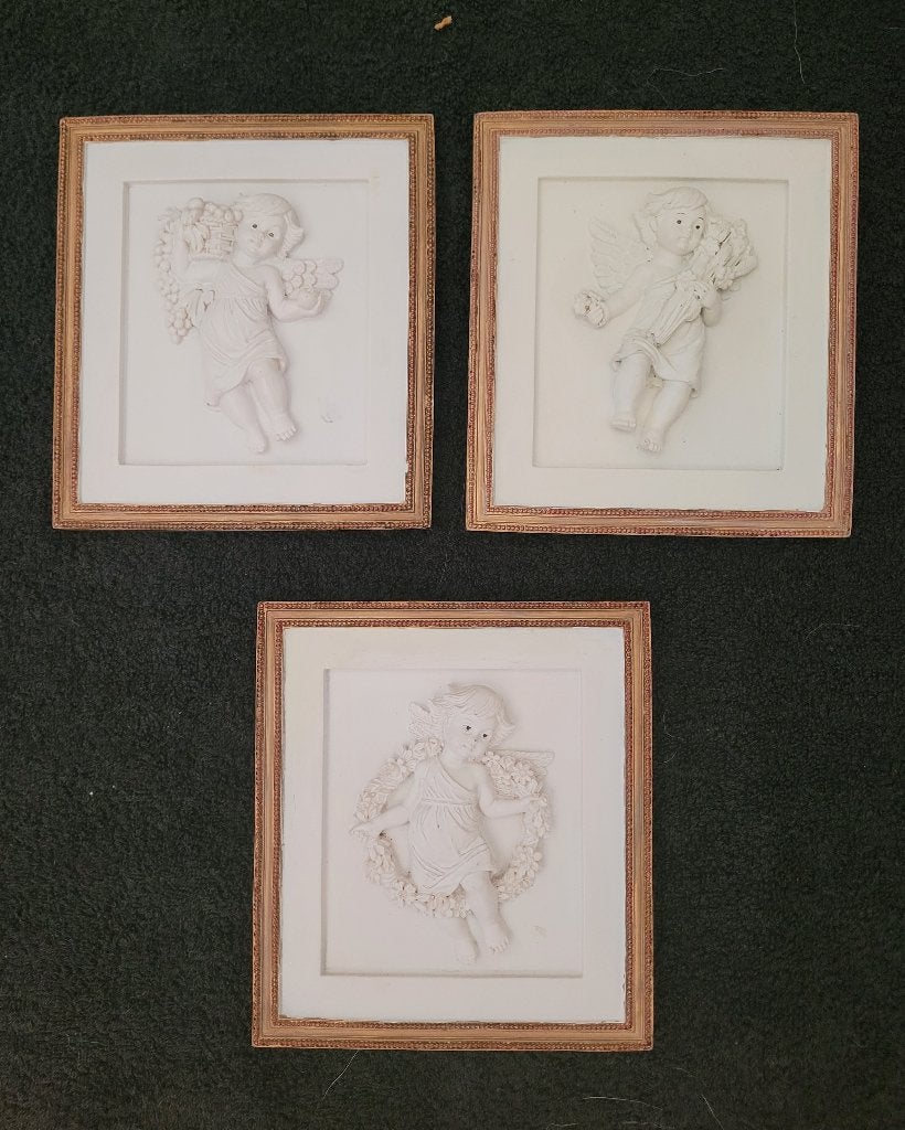 3 Biscuit plaquettes met putties in mooi lijstje ca 15x17cm., Antiek en Kunst, Curiosa en Brocante, Ophalen of Verzenden