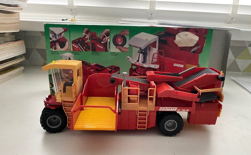 Aardappelrooimachine SIKU 3957, Hobby en Vrije tijd, Modelauto's | 1:32, Zo goed als nieuw, Tractor of Landbouw, Overige merken