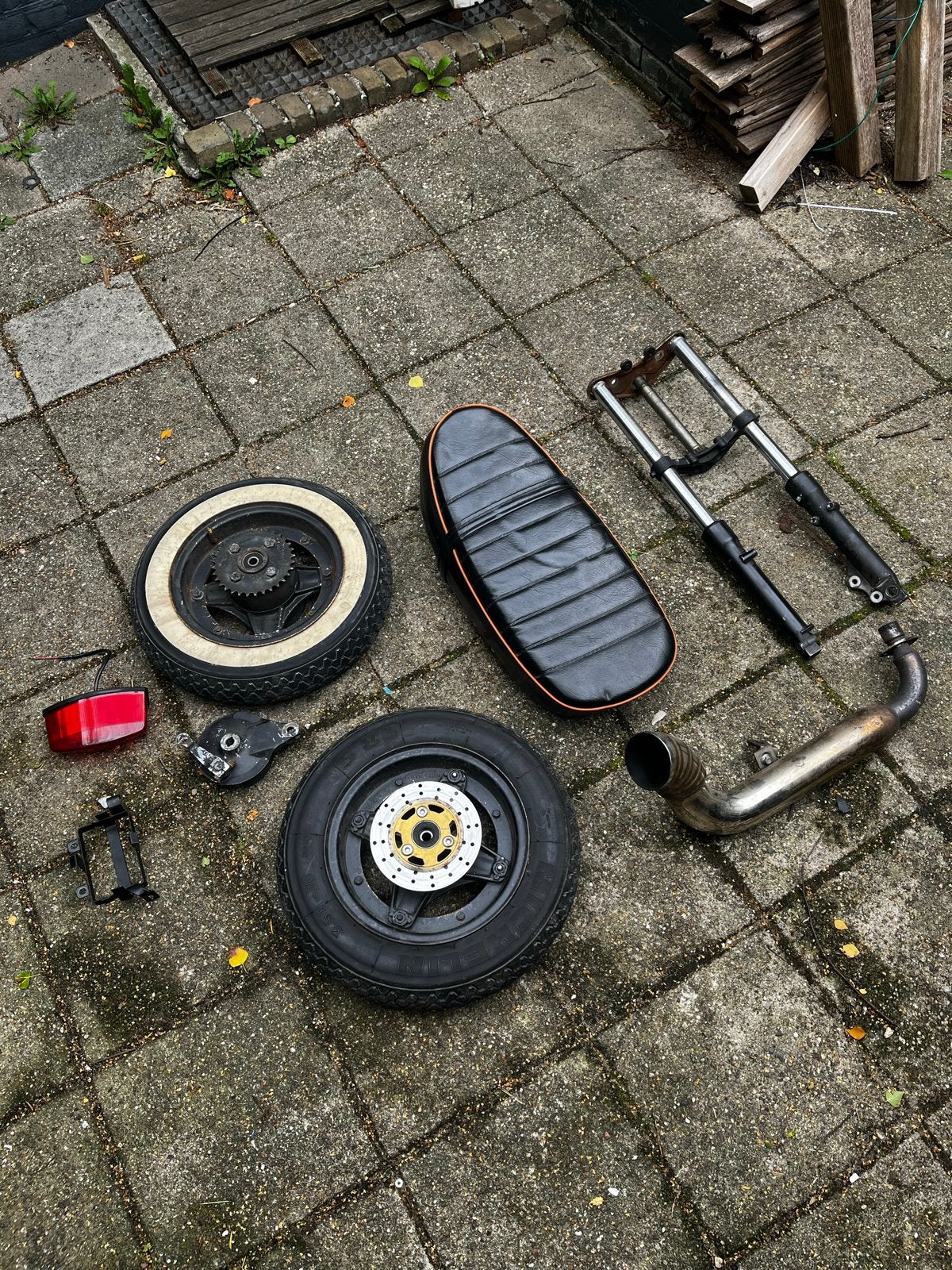 Dax onderdelen: zadel, voorvork, wielen, uitlaat, Ophalen, Gebruikt