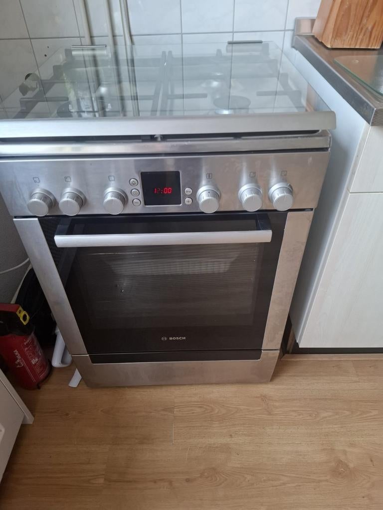 Bosch gasfornuis, Witgoed en Apparatuur, Fornuizen, Gebruikt, Vrijstaand, Gas, 4 kookzones, 85 tot 90 cm, Grill, Ophalen