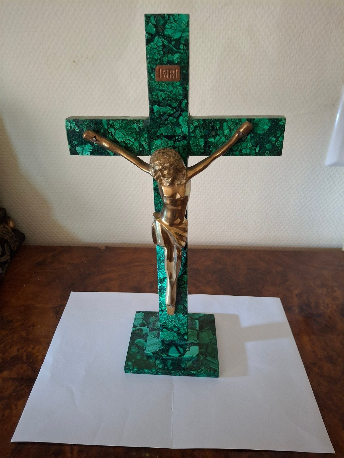 Kruisbeeld met Christusfiguur van brons op malachiet kruis, Ophalen of Verzenden