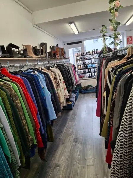 Gezocht! Kledingbundel Dames- en herenkleding voor winkel, Ophalen of Verzenden, Gedragen