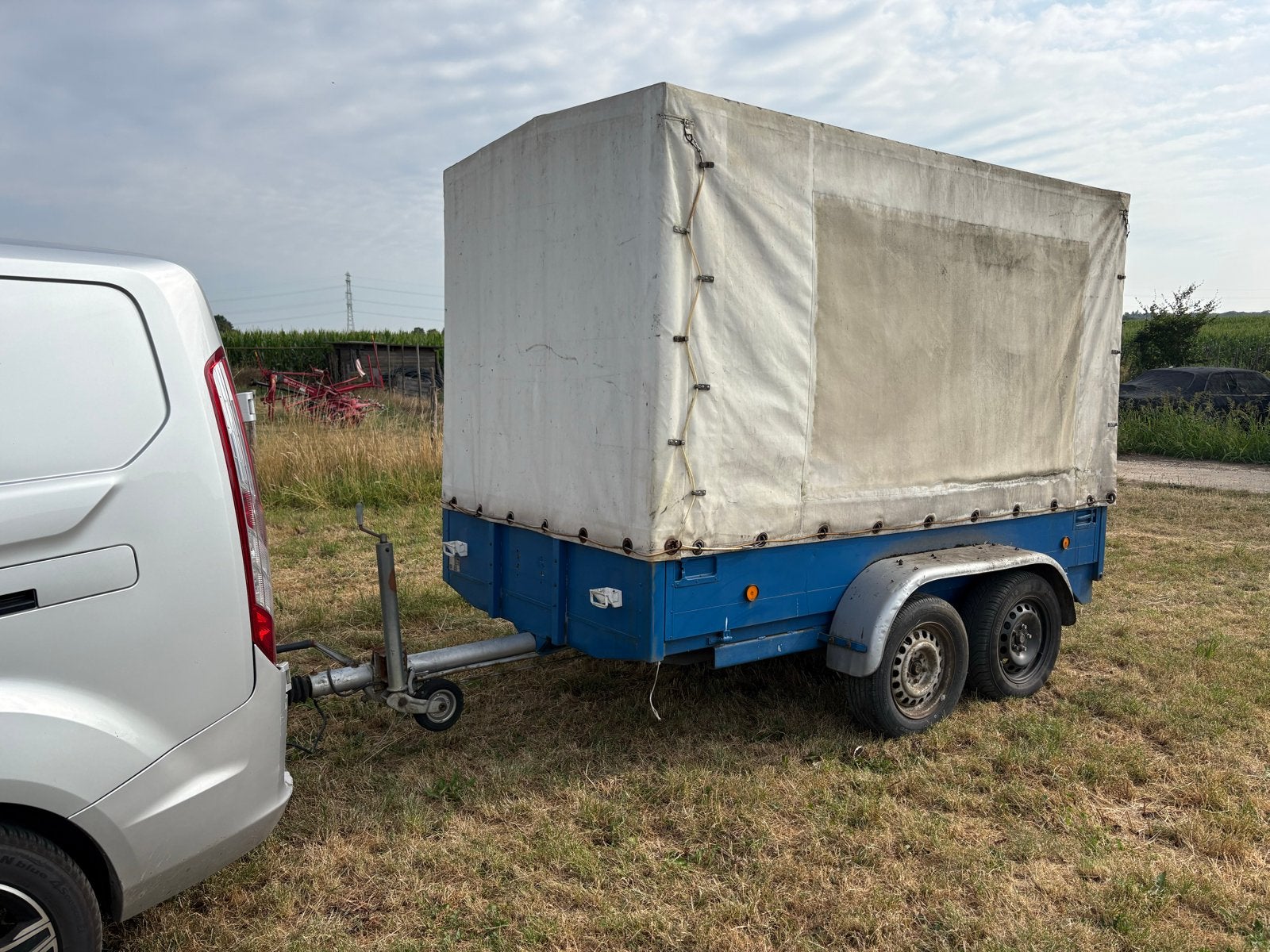 Degelijke Aanhangwagen met Huif - Ideaal voor Transport, Ophalen, Gebruikt