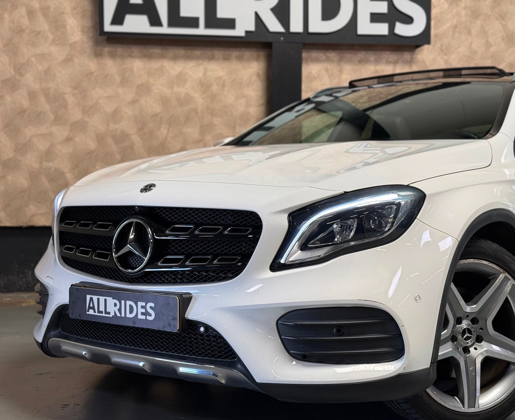 Mercedes-Benz GLA-klasse 250 Premium Plus Amg | Pano |H&K| S, Dealer onderhouden, Gebruikt, 4 cilinders, Alcantara