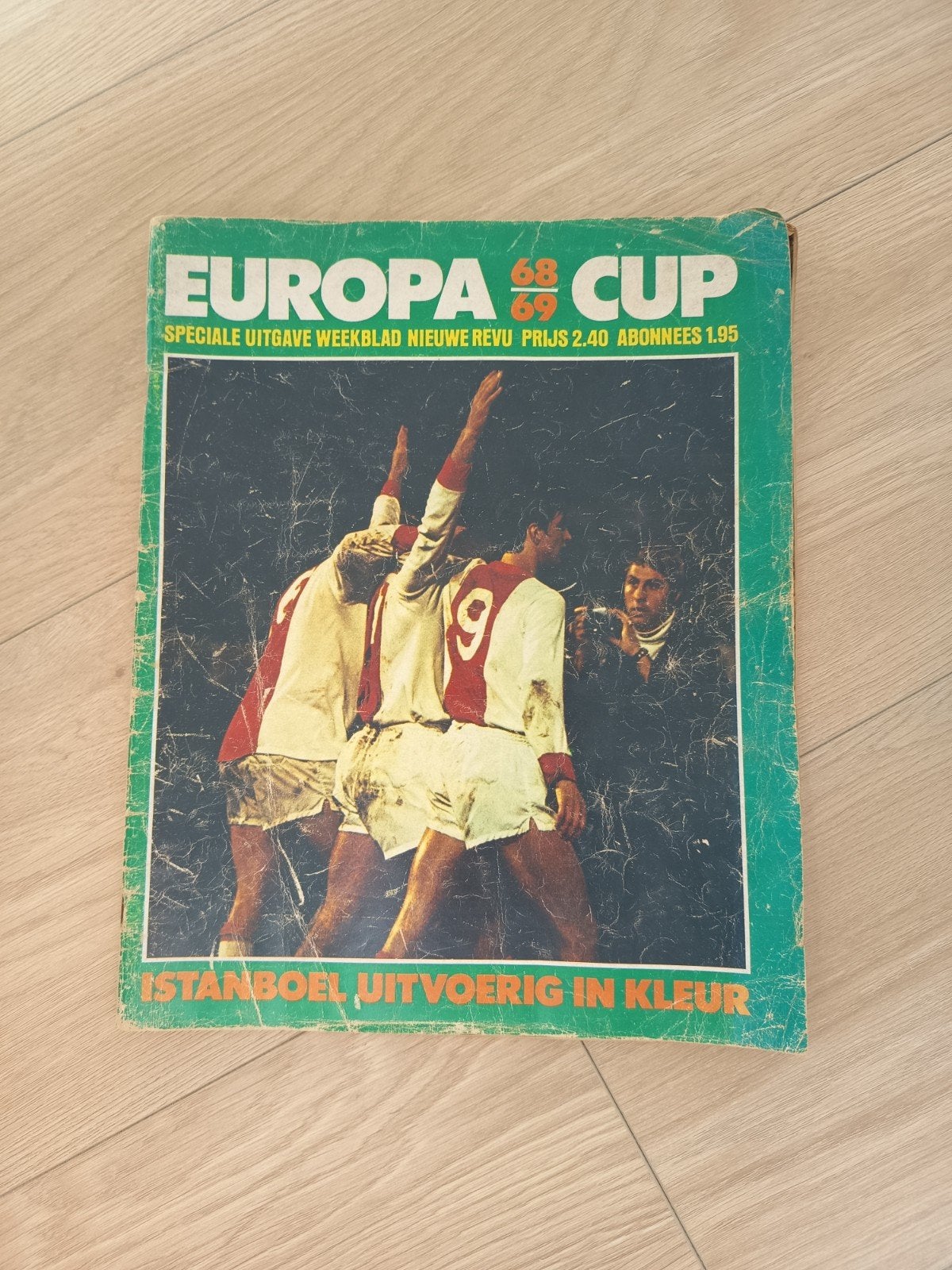 Nieuwe Revu: Europa Cup 68/69 'Istanboel uitvoerig in kleur', Gelezen, Ophalen of Verzenden, Balsport, Nieuwe Revu