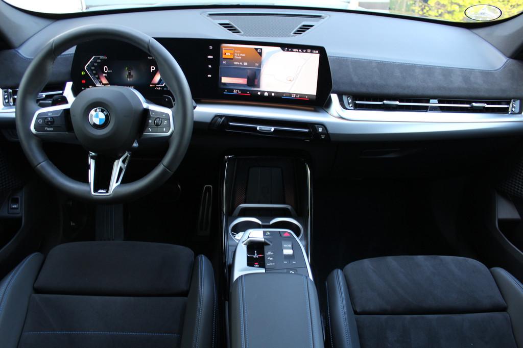 BMW X1 sDrive18i M-Sport | Panorama dak | Elektrisch wegklap, 136 pk, Gebruikt, Automatische klimaatregeling, Zwart