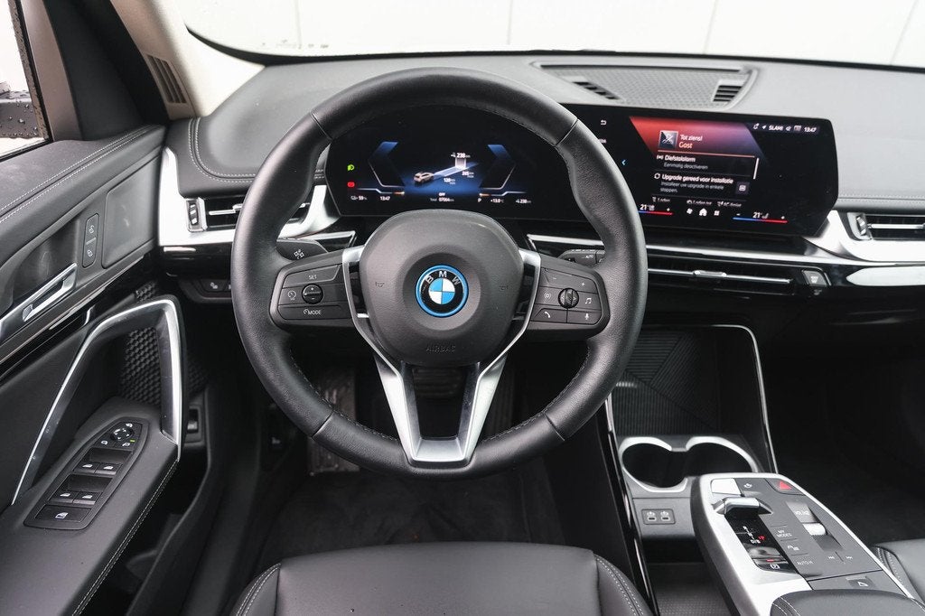 BMW iX1 eDrive20 xLine / Trekhaak / Panoramadak / Stoelverwa, Auto's, BMW, Gebruikt, Met garantie (alle), 24 min, 204 pk