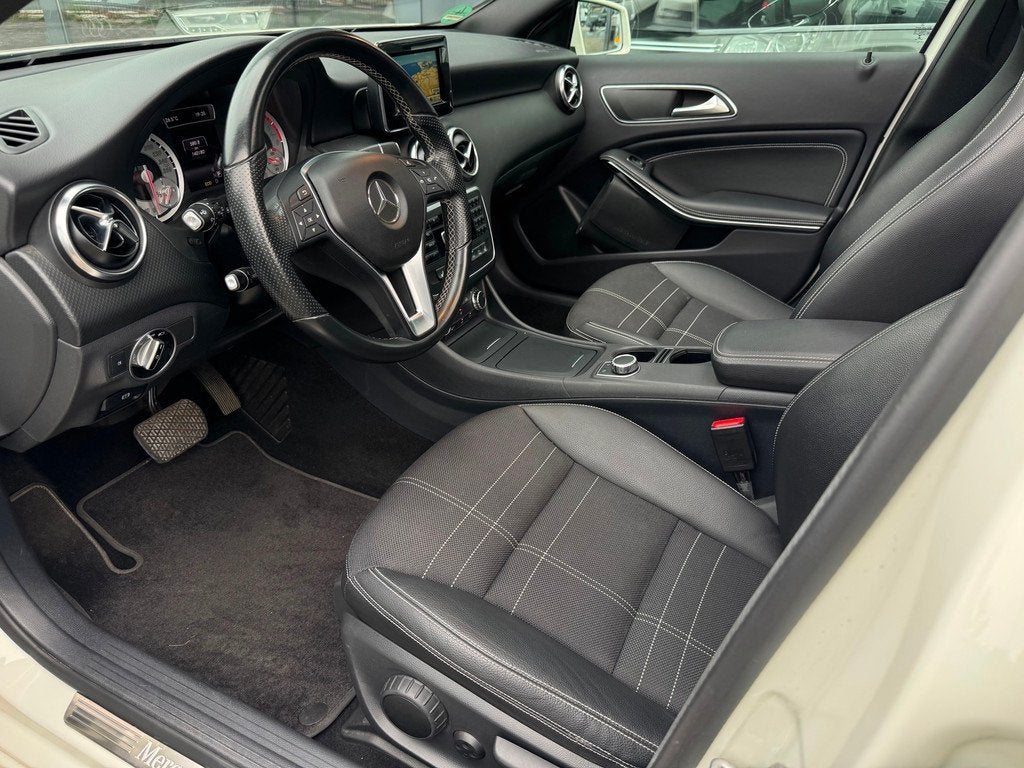 Mercedes-Benz A-klasse 180 BlueEfficiency Urban Pano | Camer, Auto's, Mercedes-Benz, Gebruikt, 4 cilinders, 1595 cc, Bedrijf