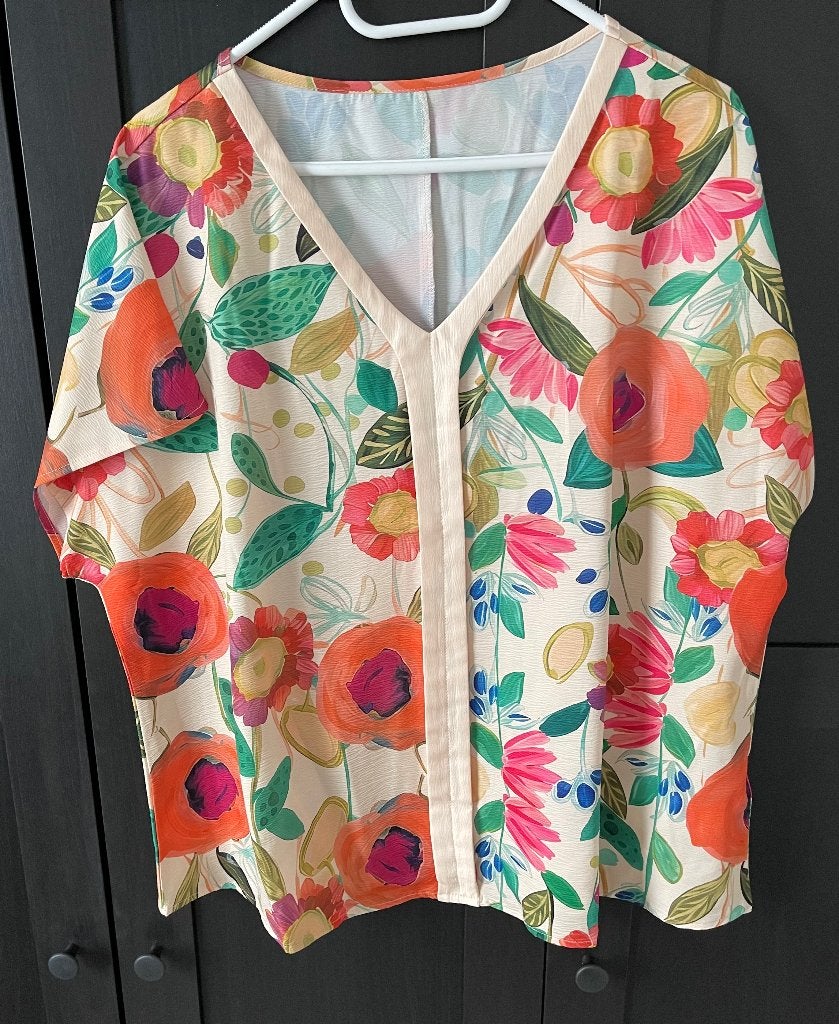Leuke zomer bloes 42-44 voor 6 euro, Onbekend., Maat 42/44 (L), Zo goed als nieuw, Meerkleurig