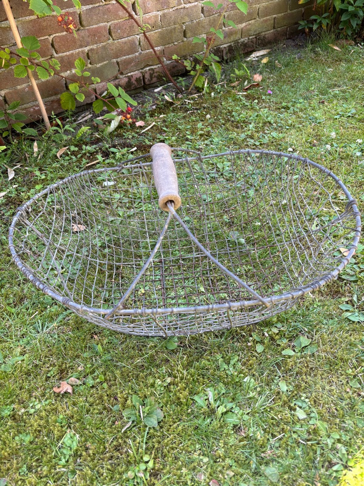 Brocante pluk/oogstmand met houten handvat, Ophalen