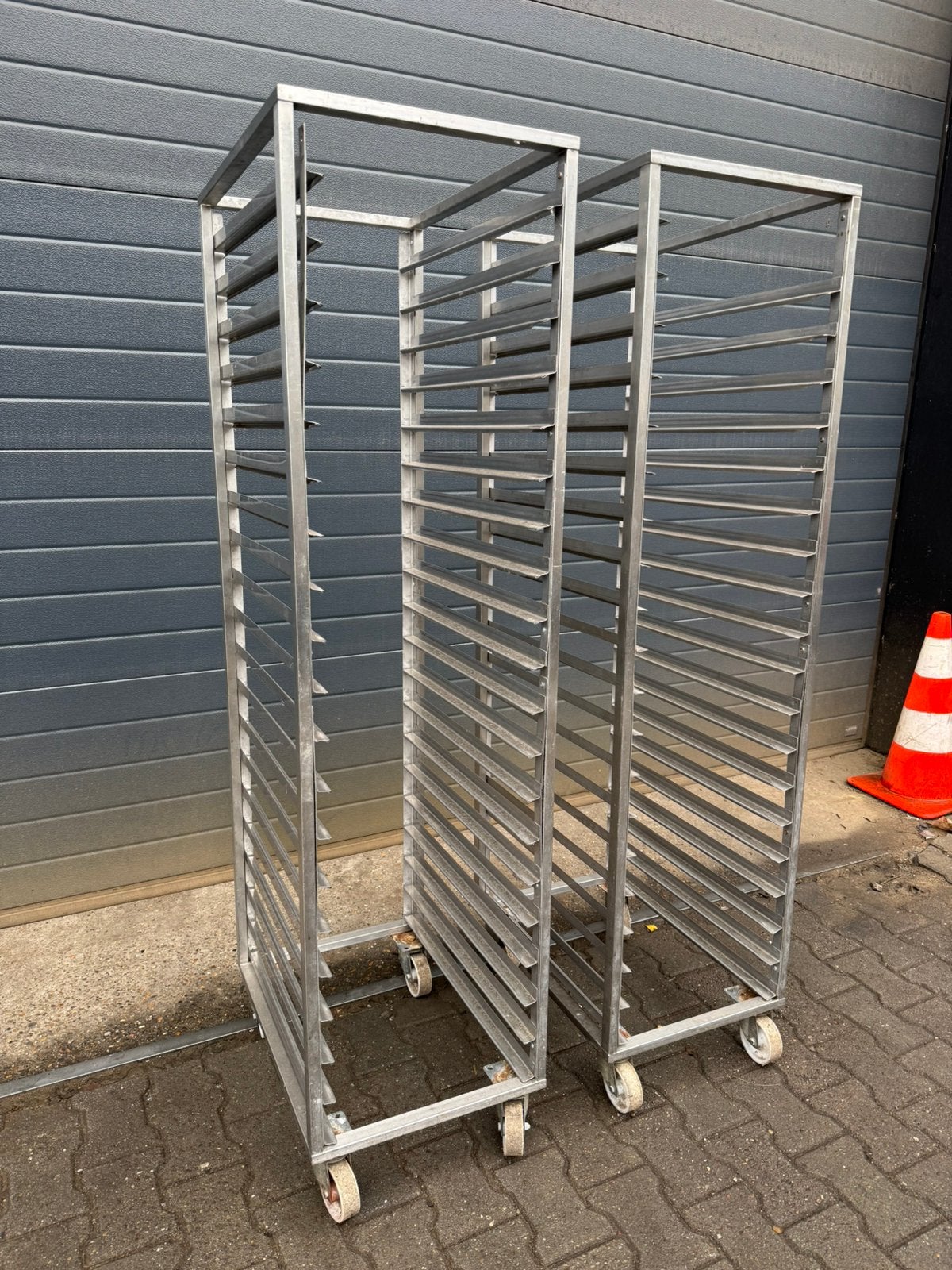 2x RVS platenwagen / regaalwagen op wielen-horeca/bakkerij, Ophalen