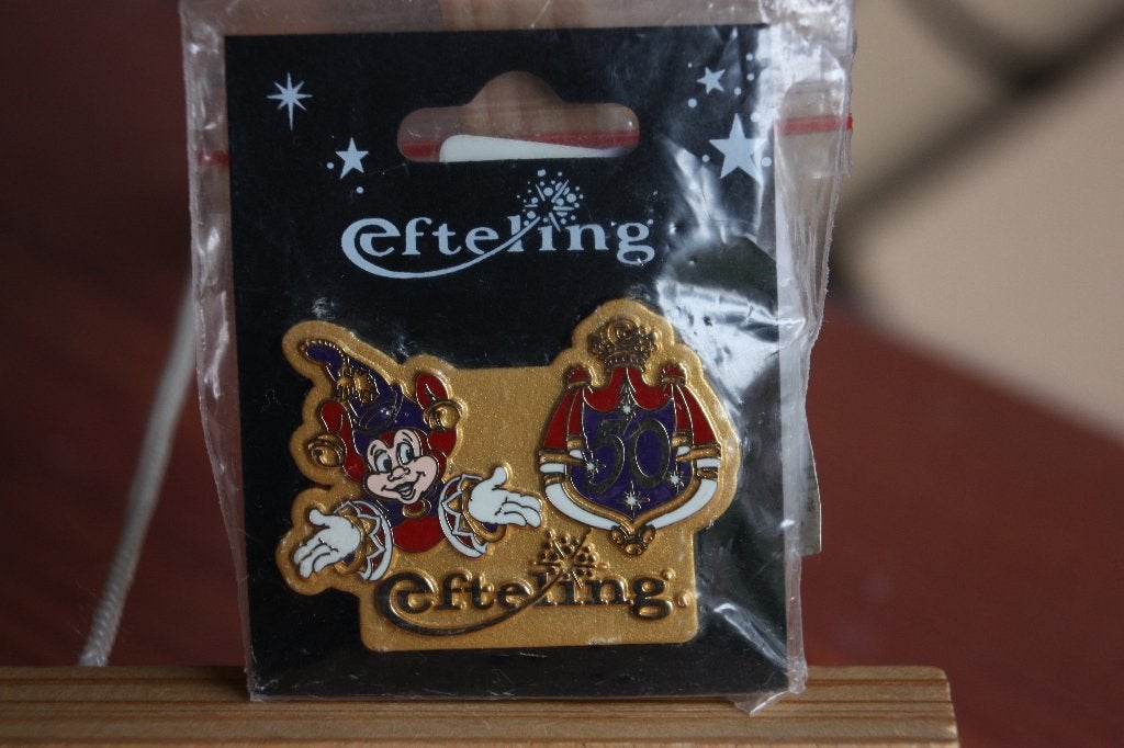 Volledig nieuwe pin 50 jaar Efteling Pardoes + logo uit 2002, Ophalen of Verzenden, Nieuw, Overige typen