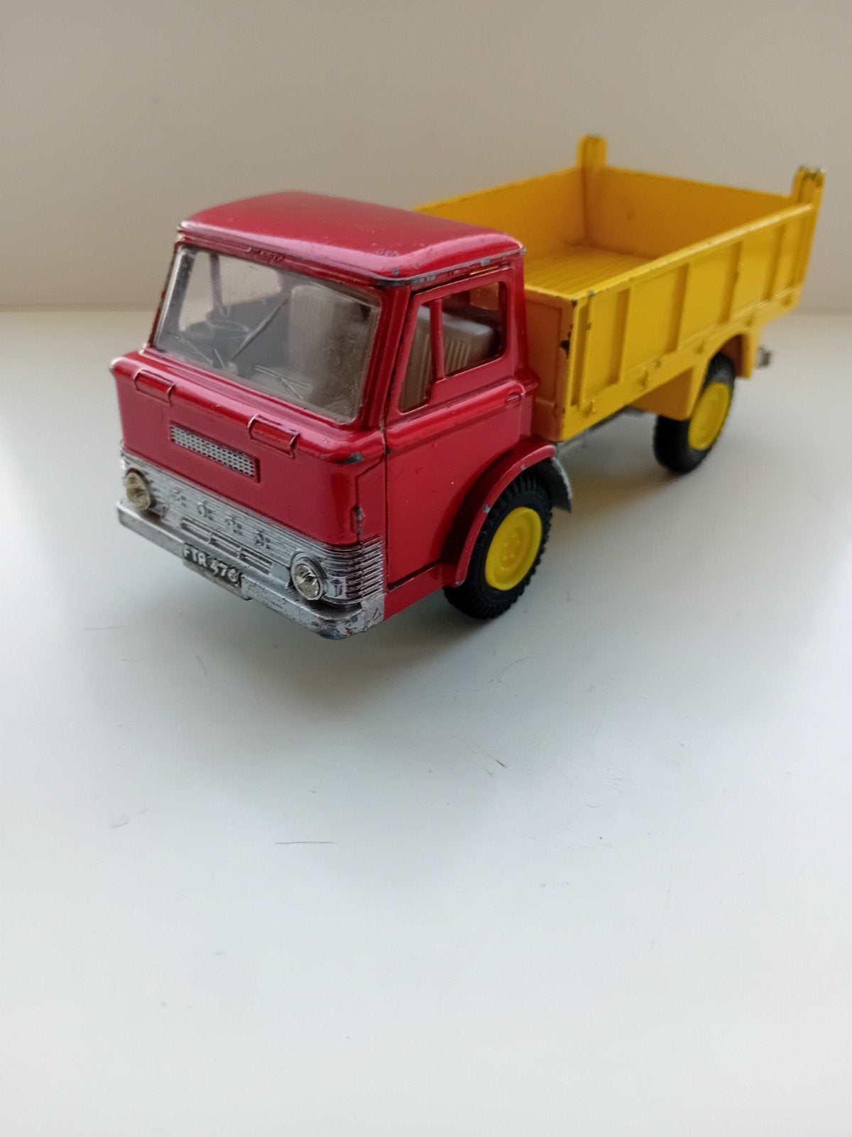 Dinky toys Ford D800 Dumptruck., Ophalen of Verzenden, Gebruikt, Auto, Dinky Toys