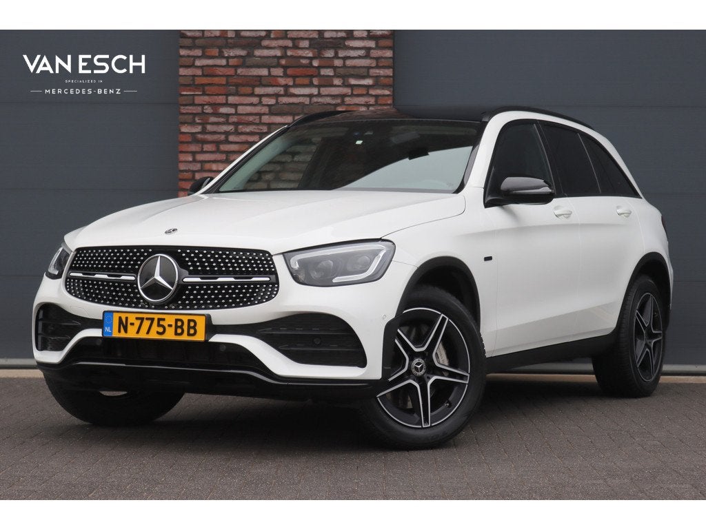 Mercedes-Benz GLC 300e 4MATIC AMG Line | Panoramadak | Trekh, Auto's, Gebruikt, 4 cilinders, Leder en Stof, Wit