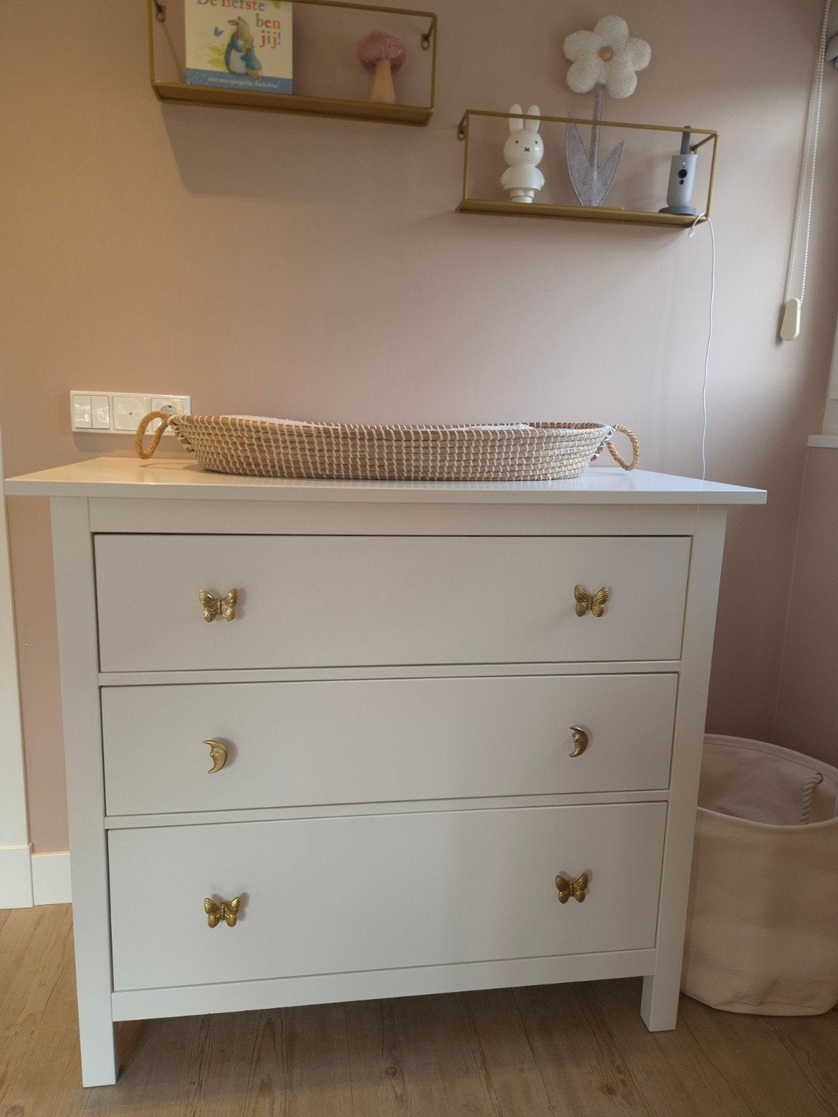 Commode wit met vlindergreepjes - 110x51x97 cm, Kinderen en Baby's, Ophalen, Gebruikt, 50 tot 70 cm, 100 cm of meer
