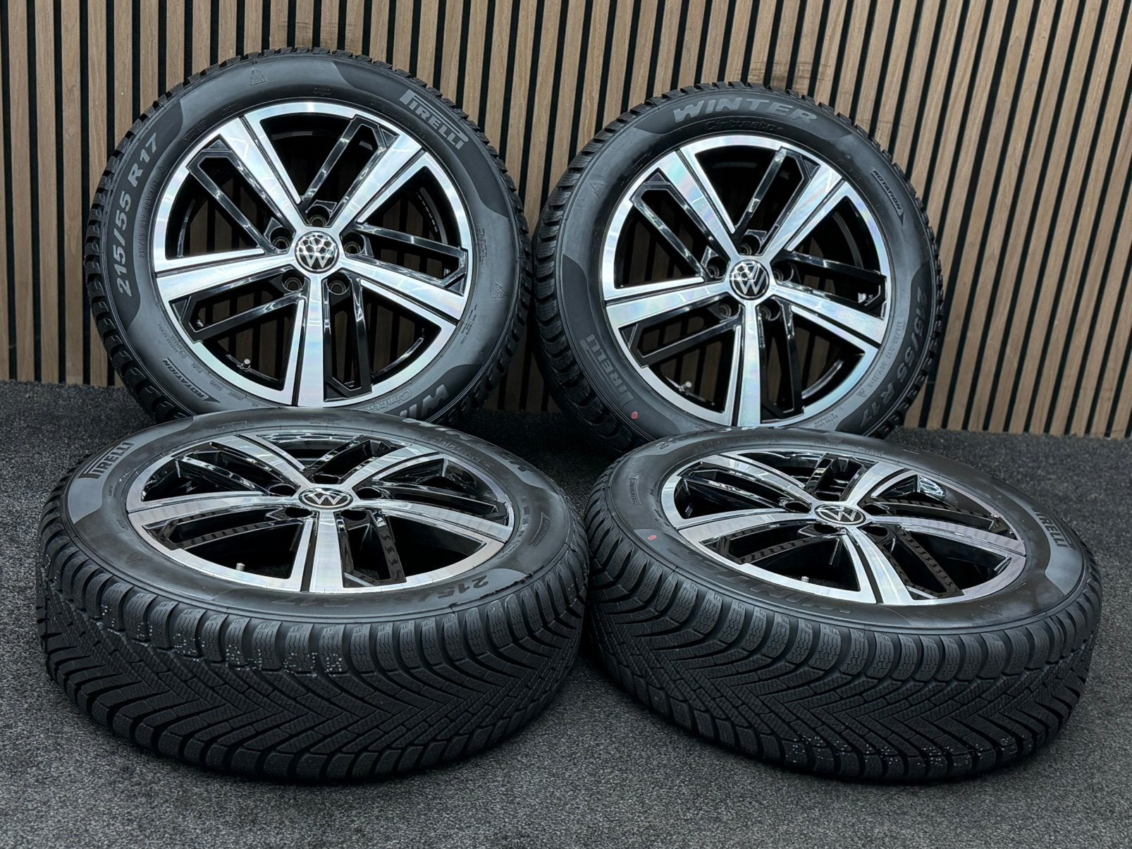 Originele 17 inch VW Caddy Colombo 5x112 ET49 Pirelli NIEUW!, Ophalen, 215 mm, ., Banden en Velgen