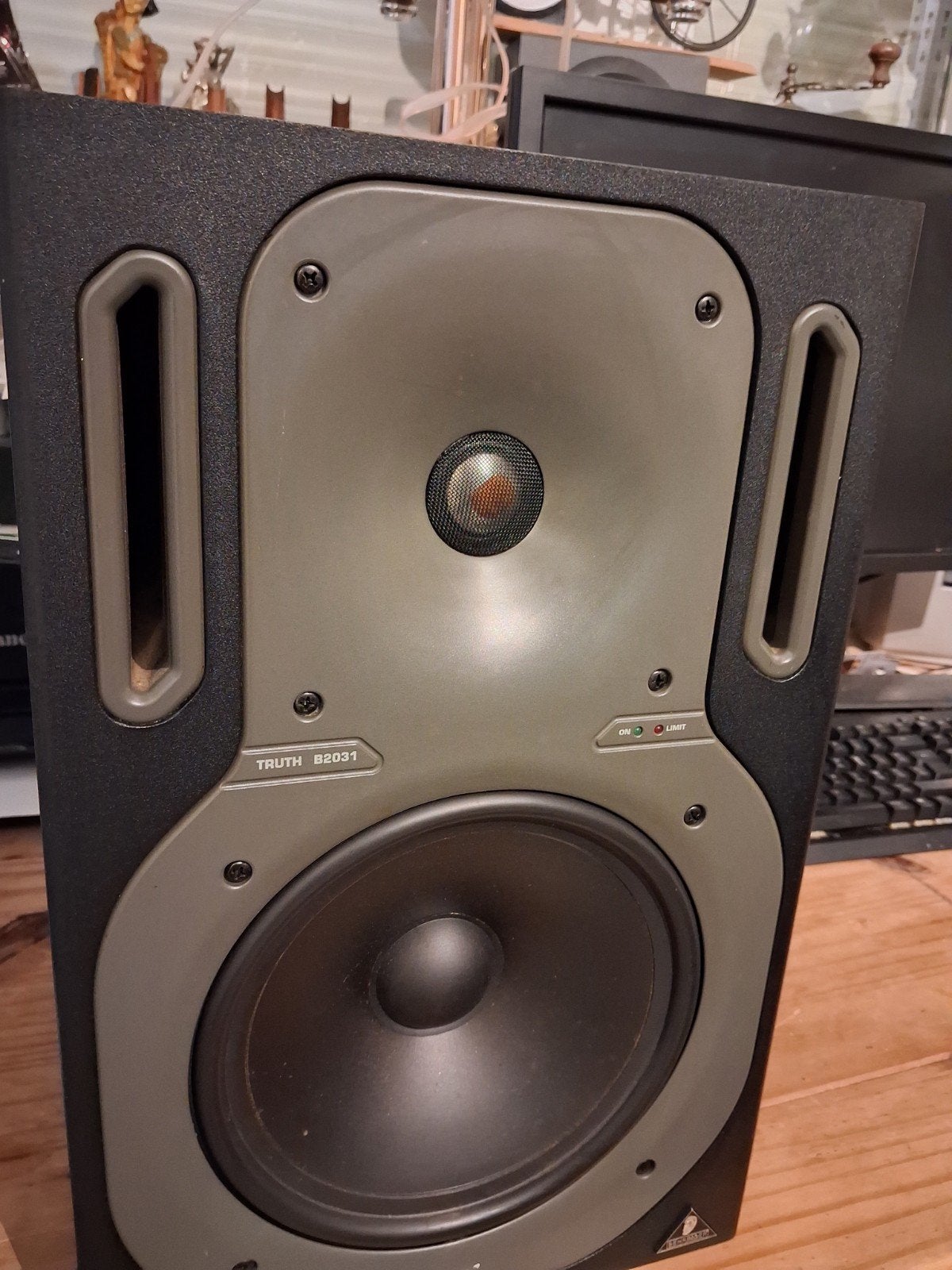 Behringer B2031A Actieve Subwoofer hoge resolutie,