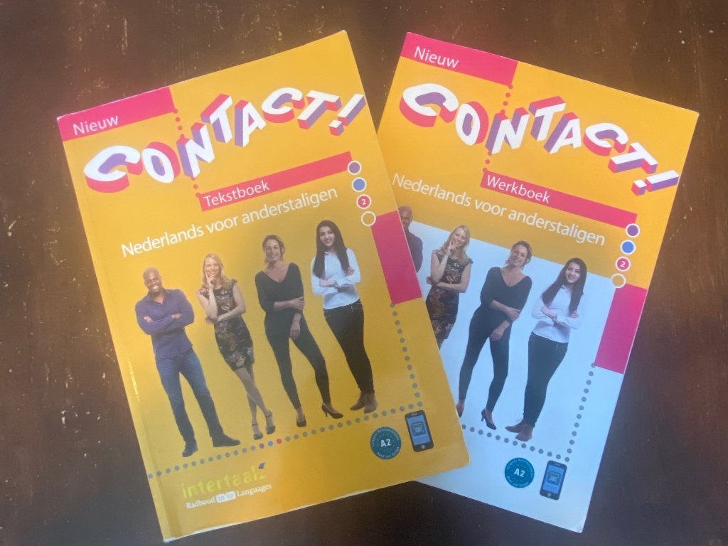 Intertaal nieuw contact 2 tekstboek + werkboek, Boeken, Ophalen of Verzenden, Beta, Gelezen