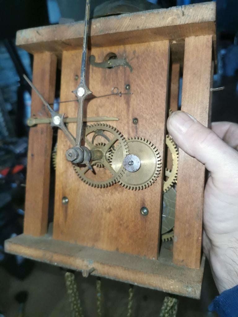 Antieke klok uurwerk., Ophalen