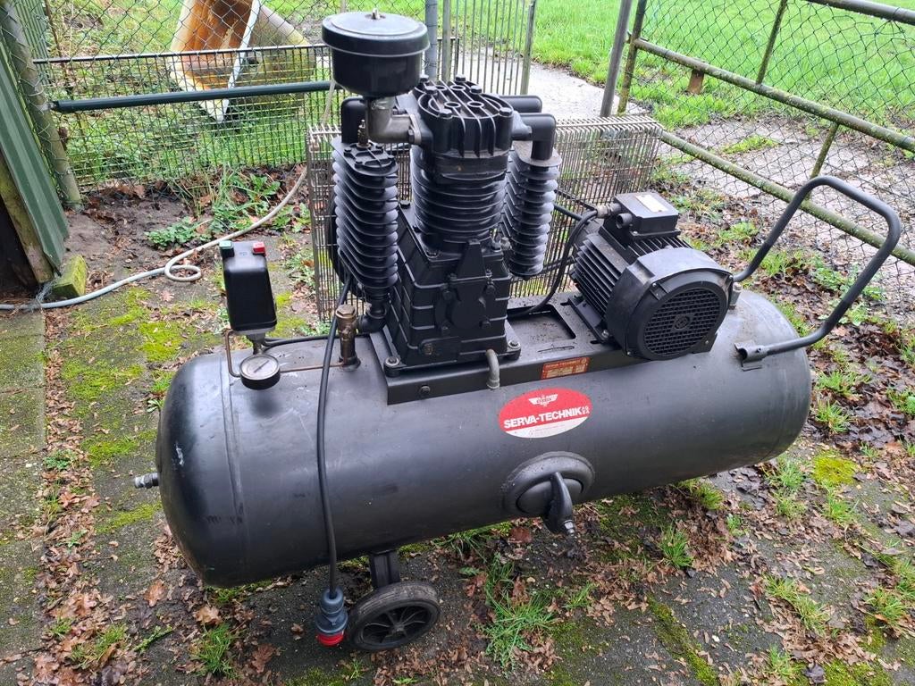 Zuigercompressor 200L, 100 liter of meer, Ophalen, Gebruikt