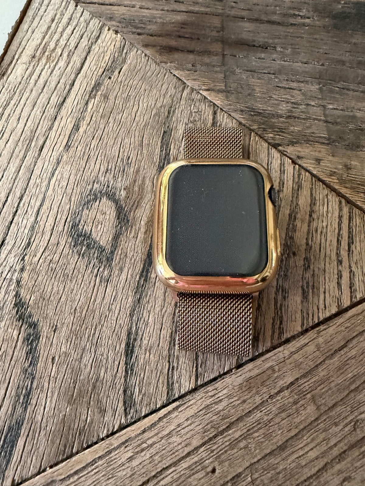 Apple Watch SE 44mm Space Gray met extra bandjes en lader, Ophalen, Zwart, IOS, Waterdicht
