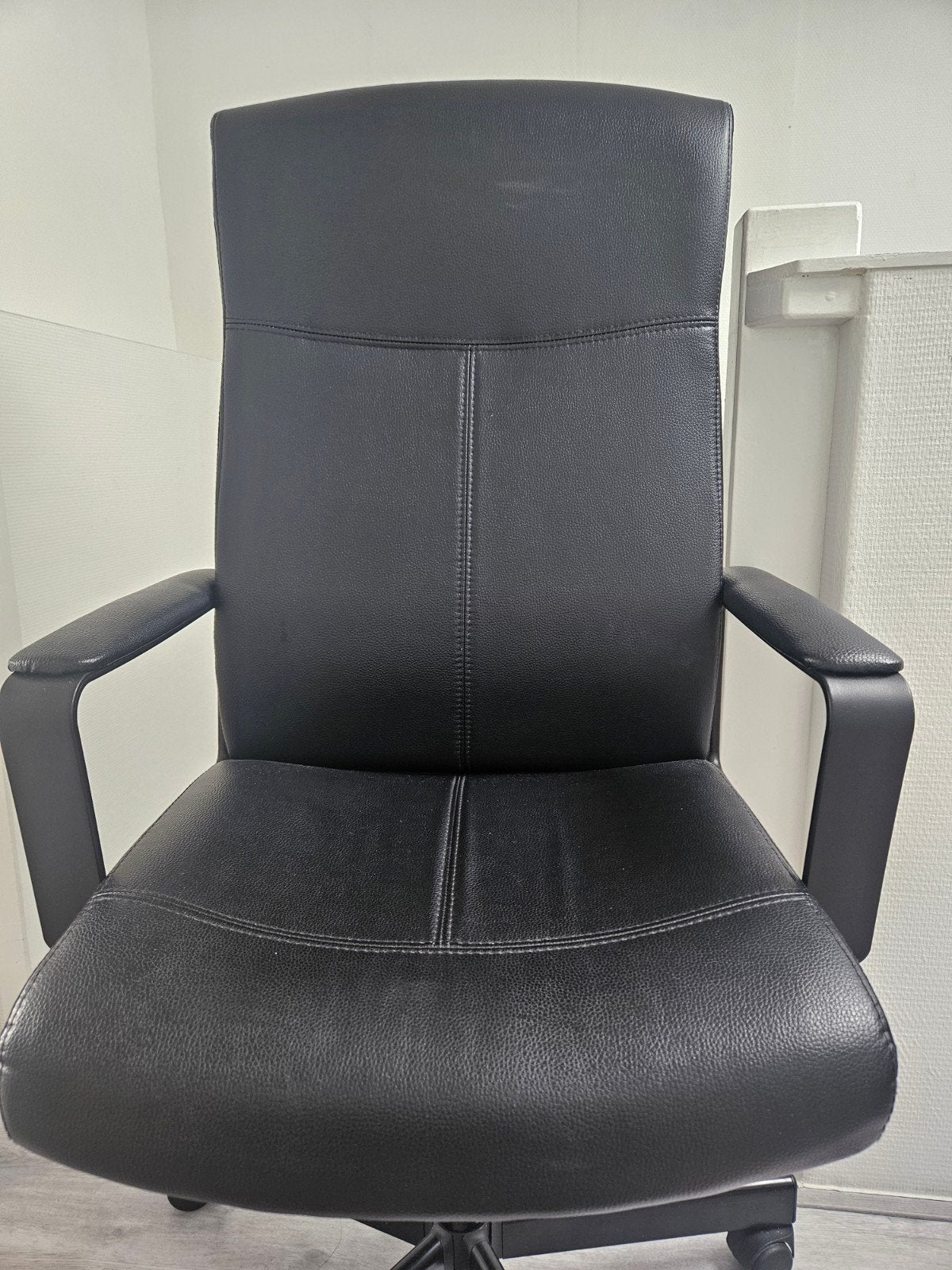 IKEA bureaustoel zwart – nette staat - €35, Ophalen, Minder dan 75 cm, 50 tot 75 cm, Kunststof