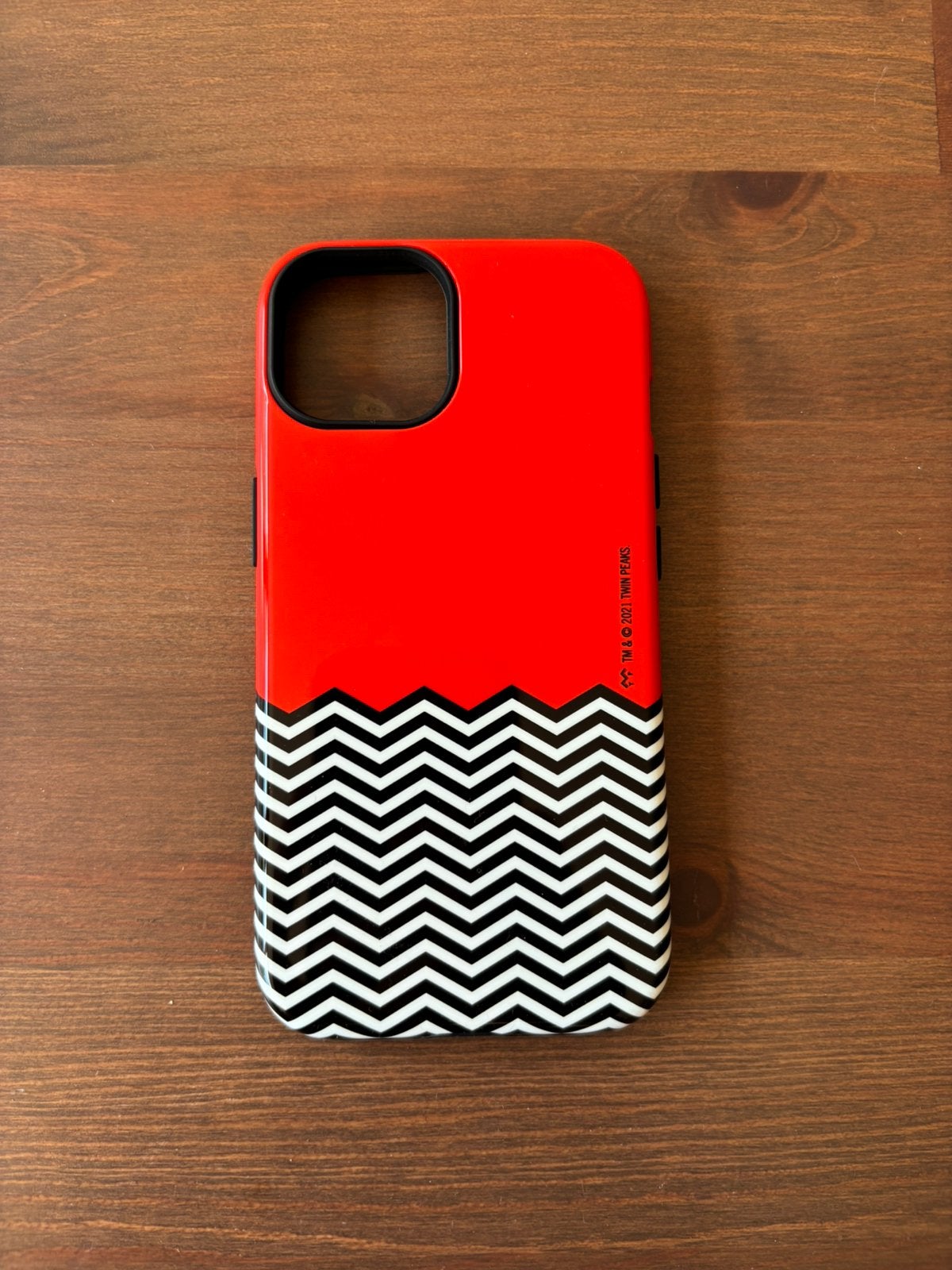 iPhone 14 Case (Twin Peaks official merch), Ophalen of Verzenden, Nieuw, IPhone 14, Rood