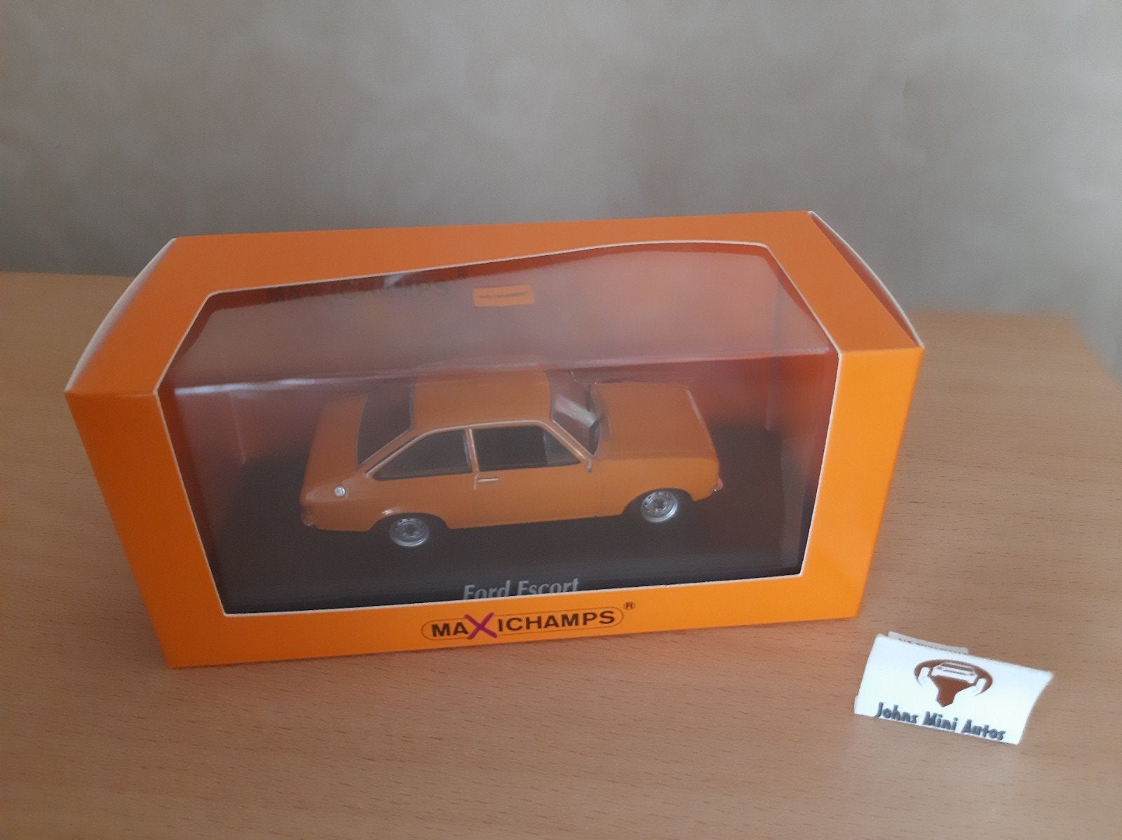 Ford Escort Mk.II uit 1975 in Oranje van Maxichamps 1:43, Overige merken, Auto, Nieuw, Ophalen of Verzenden
