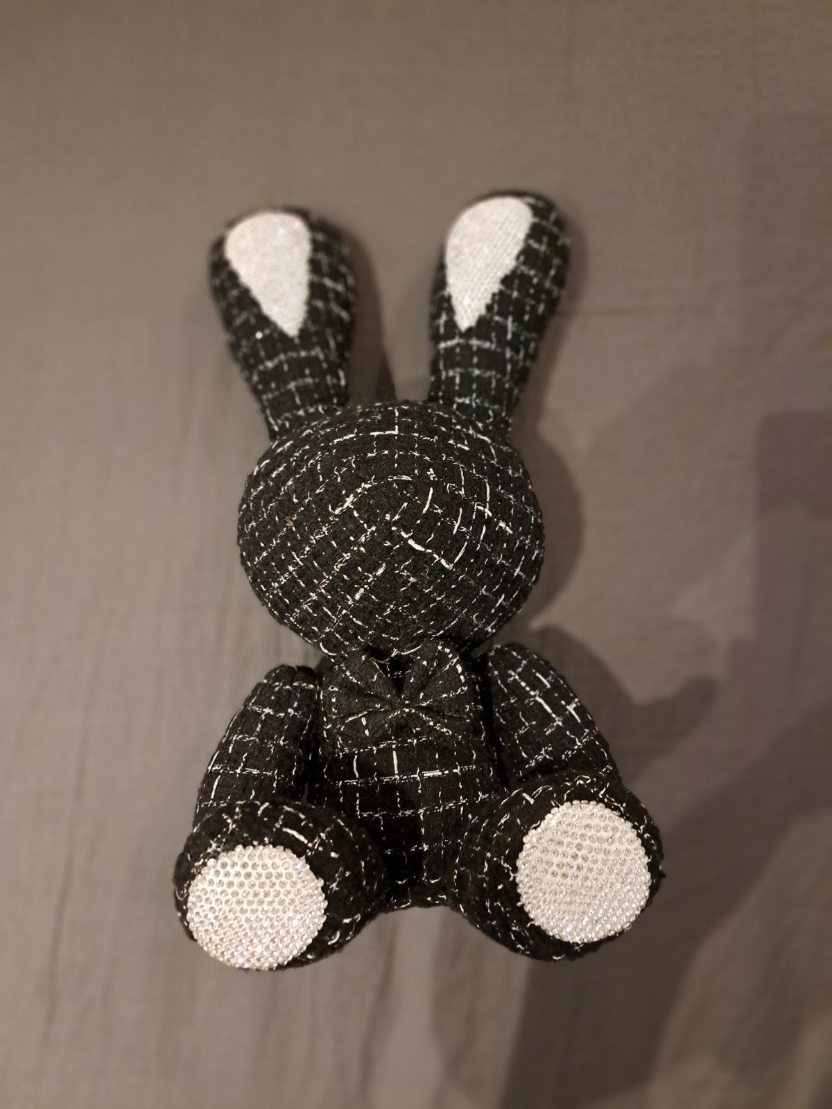 Zwart-wit konijn knuffel met glimmende details, Kinderen en Baby's, Ophalen, Overige merken, Overige karakters, Konijn