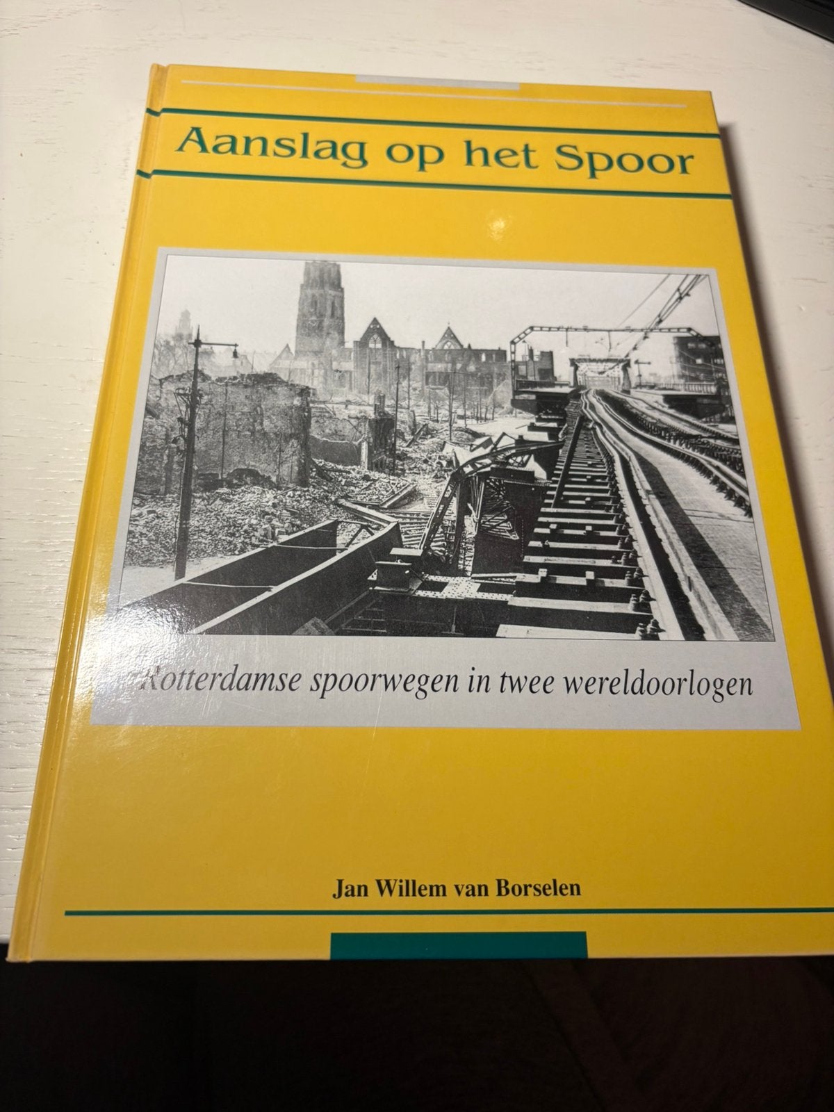 Treinenboek Aanslag op het spoor, Ophalen of Verzenden, Nieuw