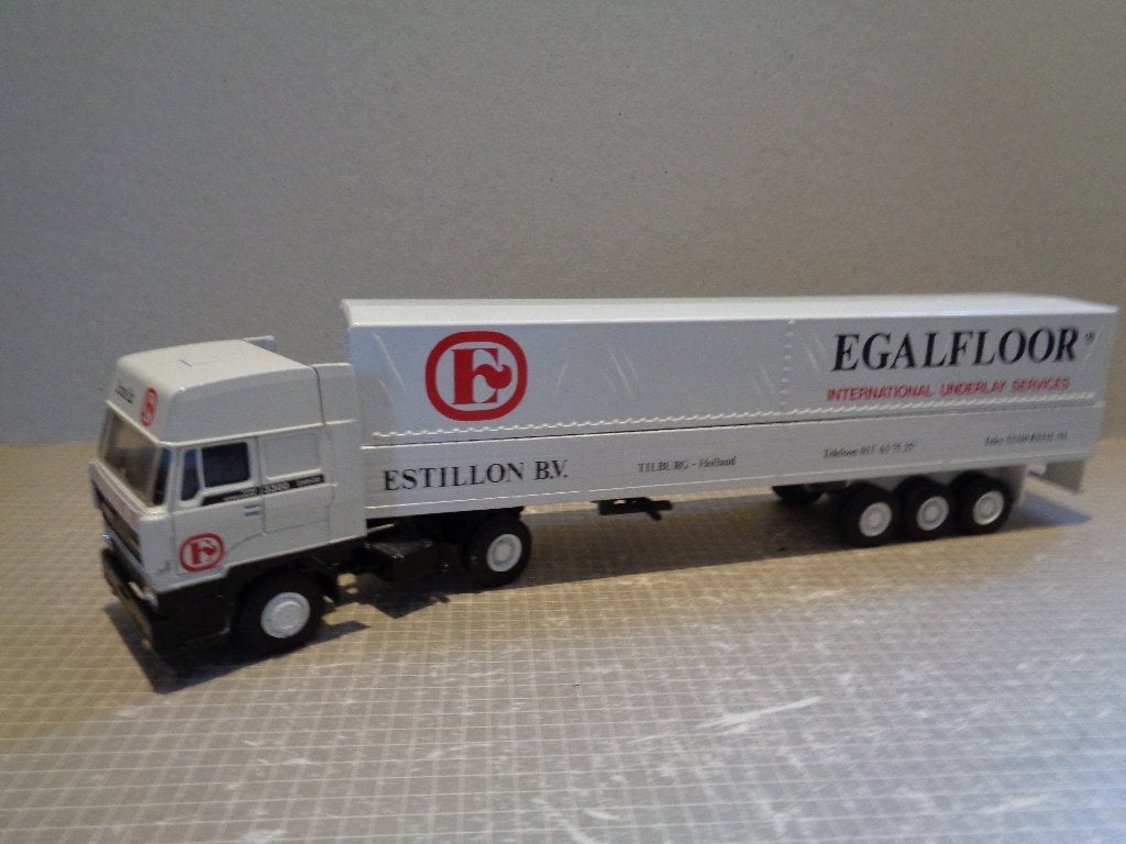 lion daf 3300 space cab estillon huiftrailer, Hobby en Vrije tijd, Modelauto's | 1:50, Ophalen of Verzenden, Zo goed als nieuw