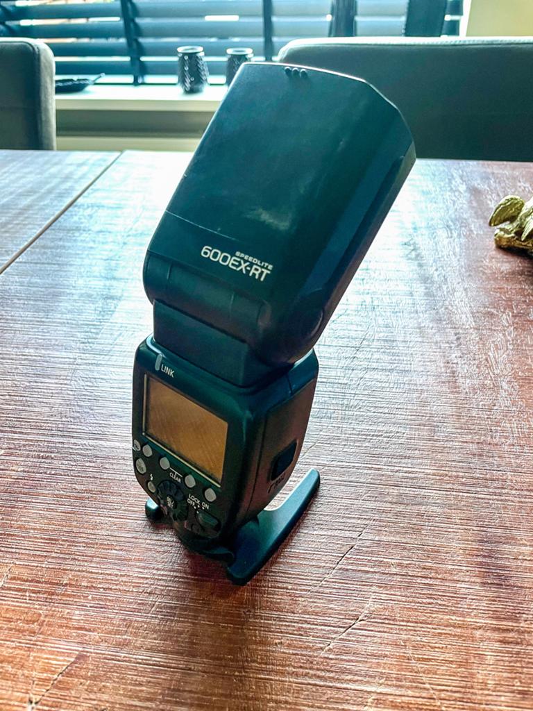 Te koop Canon flitser 600EX-RT, Ophalen of Verzenden, Gebruikt, Canon, Kantelbaar