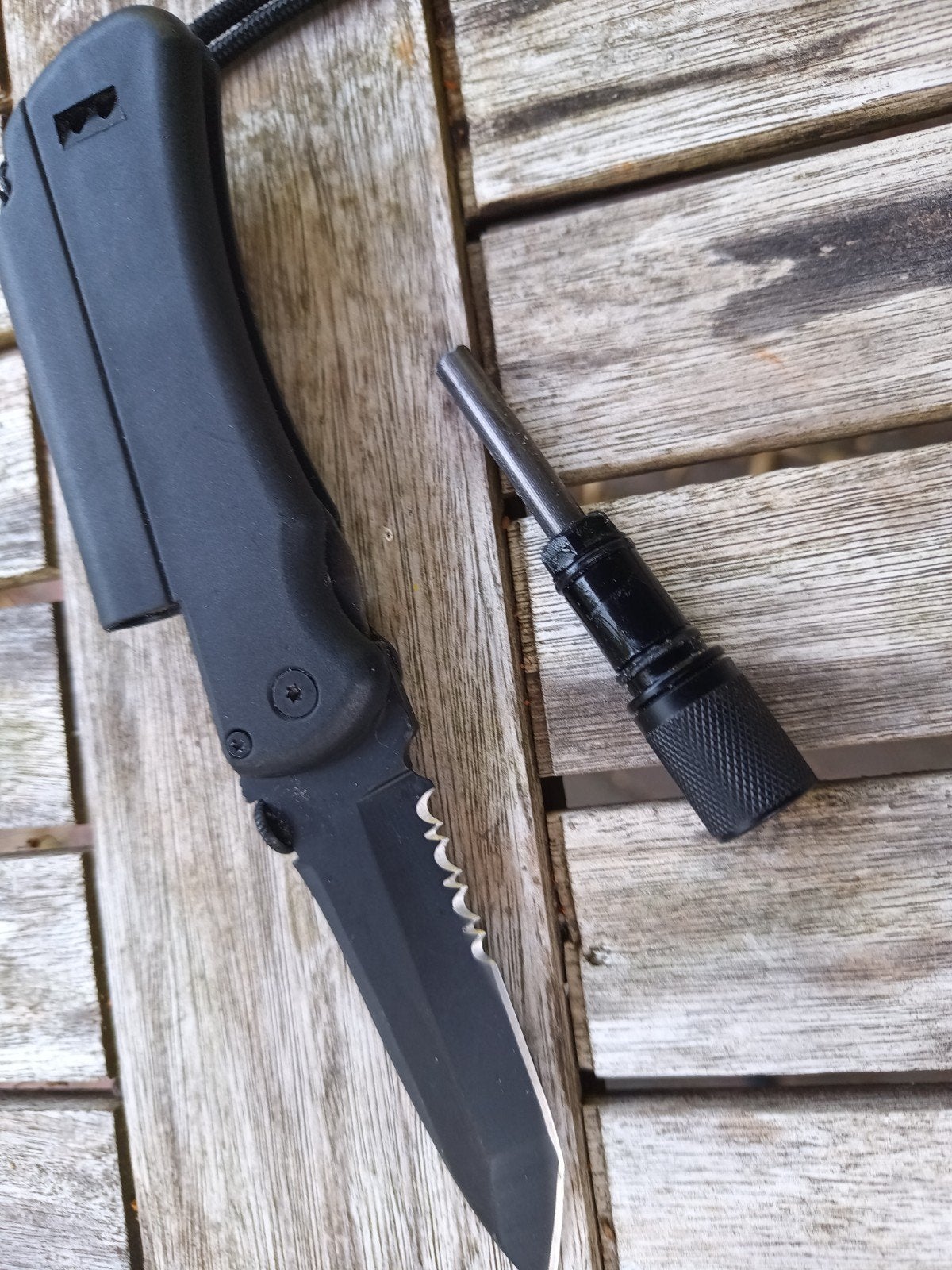 Survival mes met  fire starter, zaklamp en fluitje, Caravans en Kamperen, Ophalen of Verzenden, Nieuw
