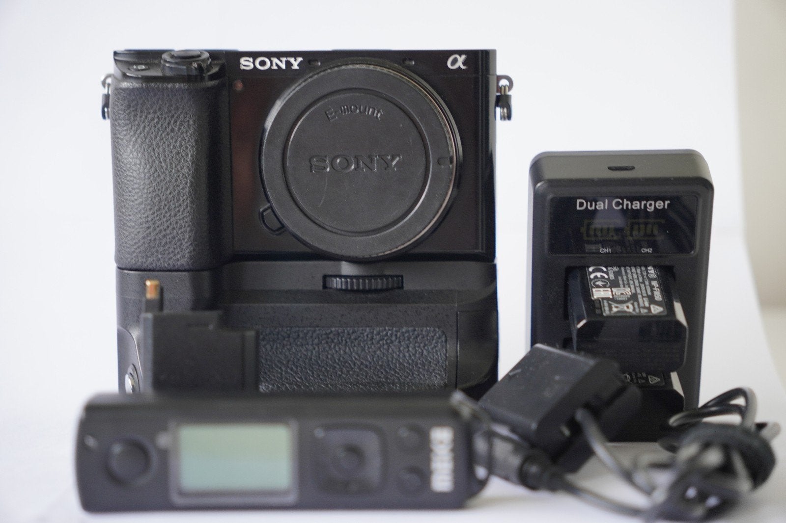 Sony a6100 Systeemcamera met Assesoires - ZGAN, Accu, Kantelbaar/draaibaar scherm, Ophalen of Verzenden, Zo goed als nieuw