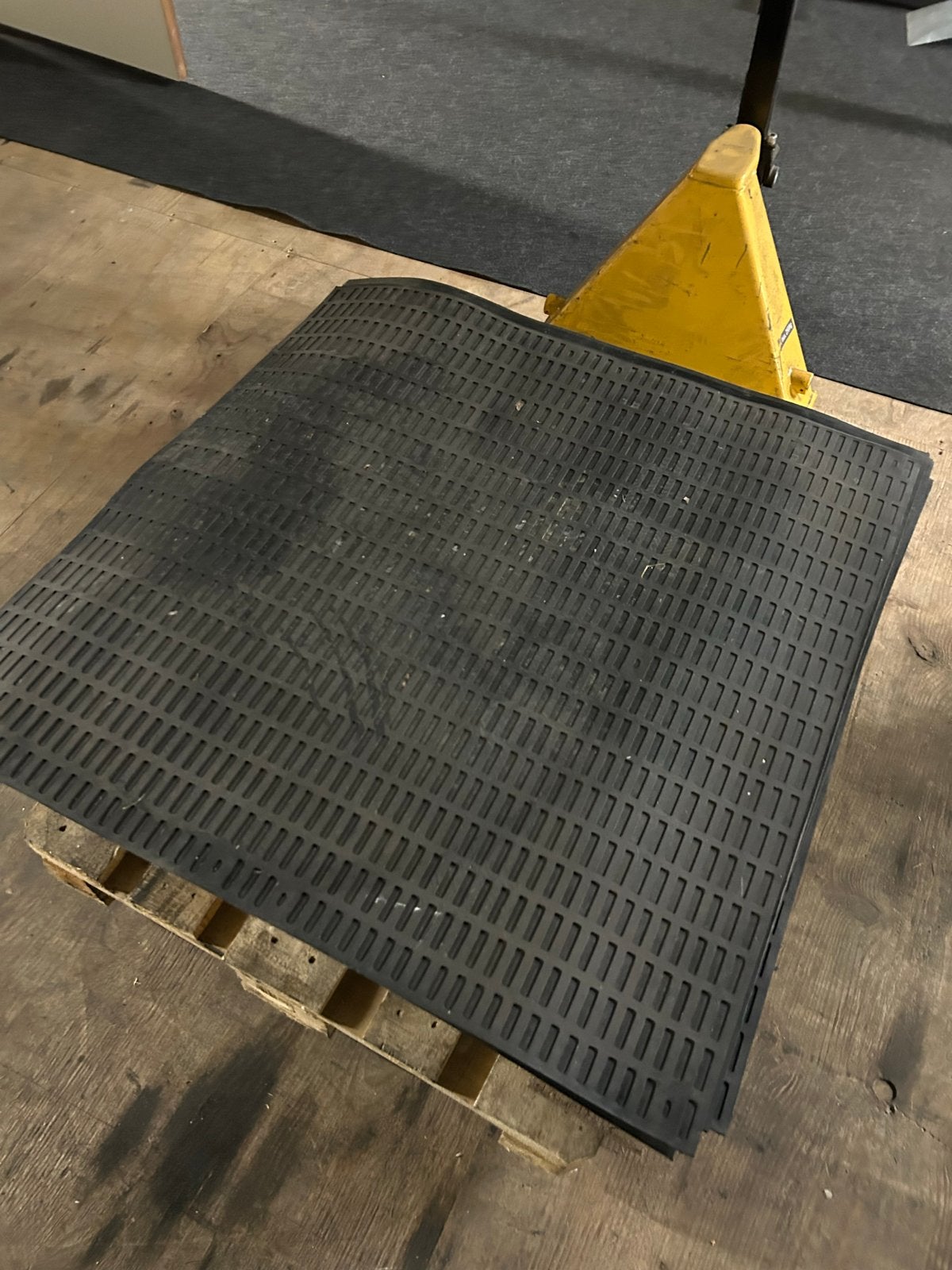8 stuks rubber matten - Antislip en duurzaam, Ophalen, Gebruikt, 100 tot 150 cm, Zwart