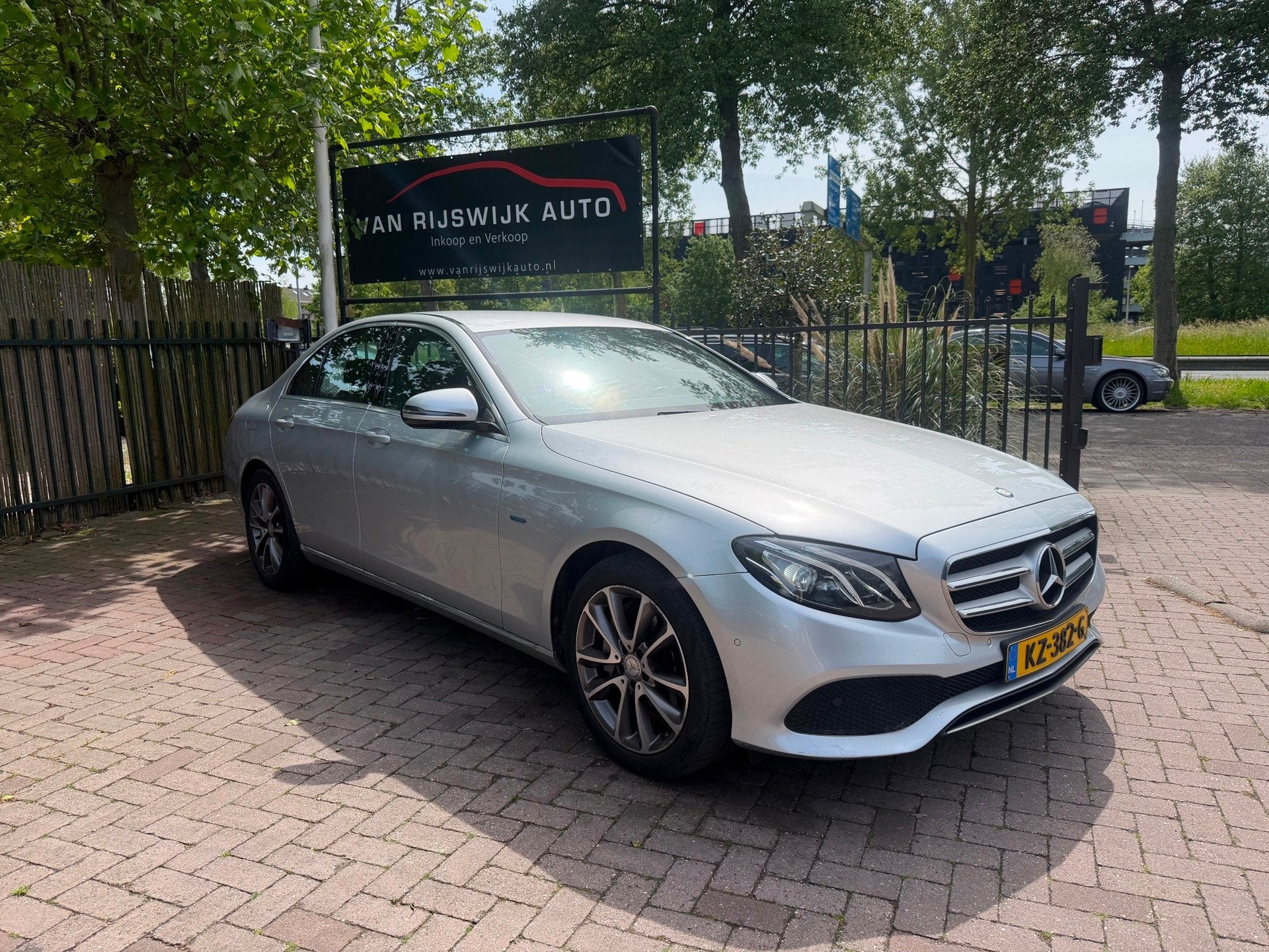 Mercedes-Benz E-klasse 350 e Lease Edition Xenon Leder Nav C, Auto's, Automaat, Achterwielaandrijving, Gebruikt, Euro 6