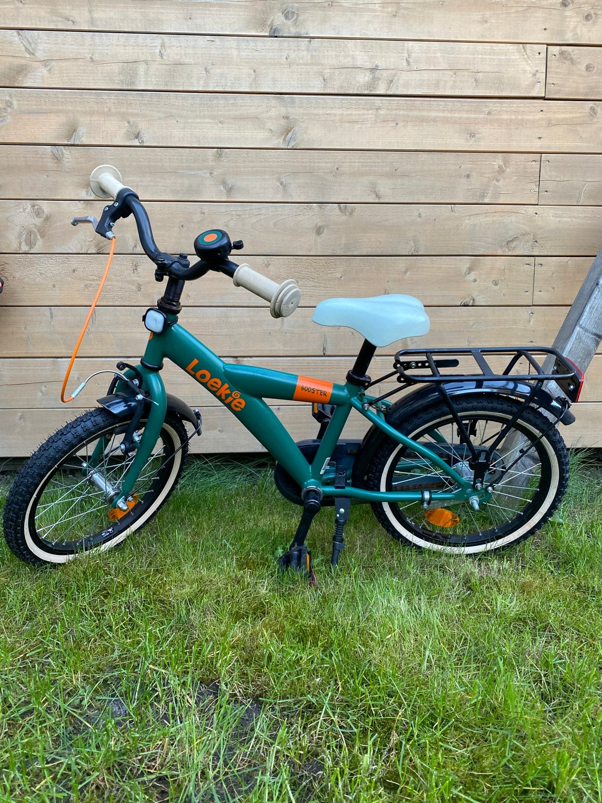 Loekie Booster 16 inch kinderfiets met standaard, Fietsen en Brommers, Fietsen | Kinderfietsjes, Ophalen, Gebruikt, Velgrem, 16 tot 20 inch