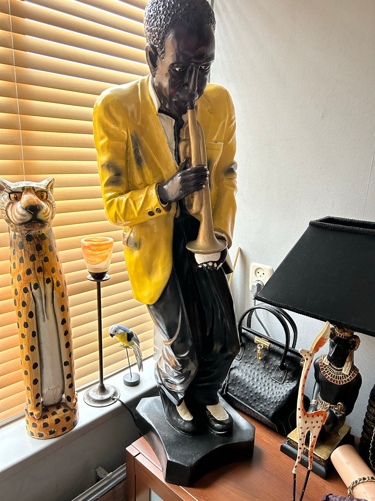 Groot beeld van trompettist - Jazzmuzikant