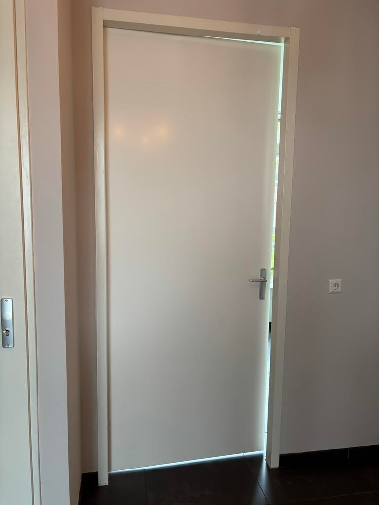 Svedex Witte opdekdeur met klink en 3 paumelles, Ophalen, Gebruikt, 80 tot 100 cm, Binnendeur