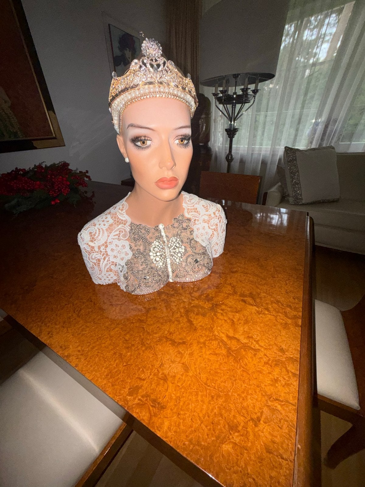 Exclusieve Mannequin Buste met Kroon en Kant, Ophalen of Verzenden