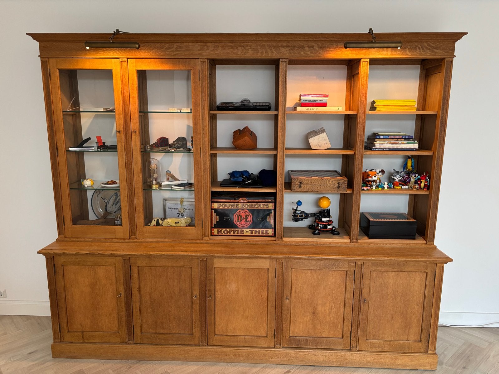 Grote eikenhouten kast met vitrine en opbergruimte, Huis en Inrichting, Kasten | Boekenkasten, Ophalen, Gebruikt, 200 cm of meer