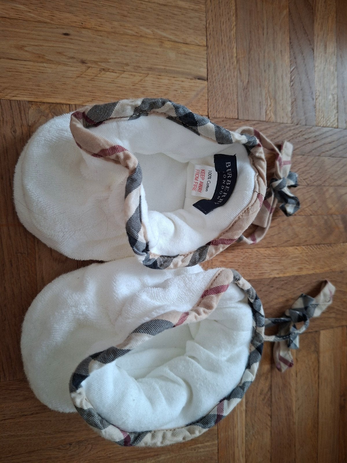 Burberry baby sloffen- 100% katoen, Ophalen of Verzenden, Zo goed als nieuw, Burberry, Jongetje of Meisje