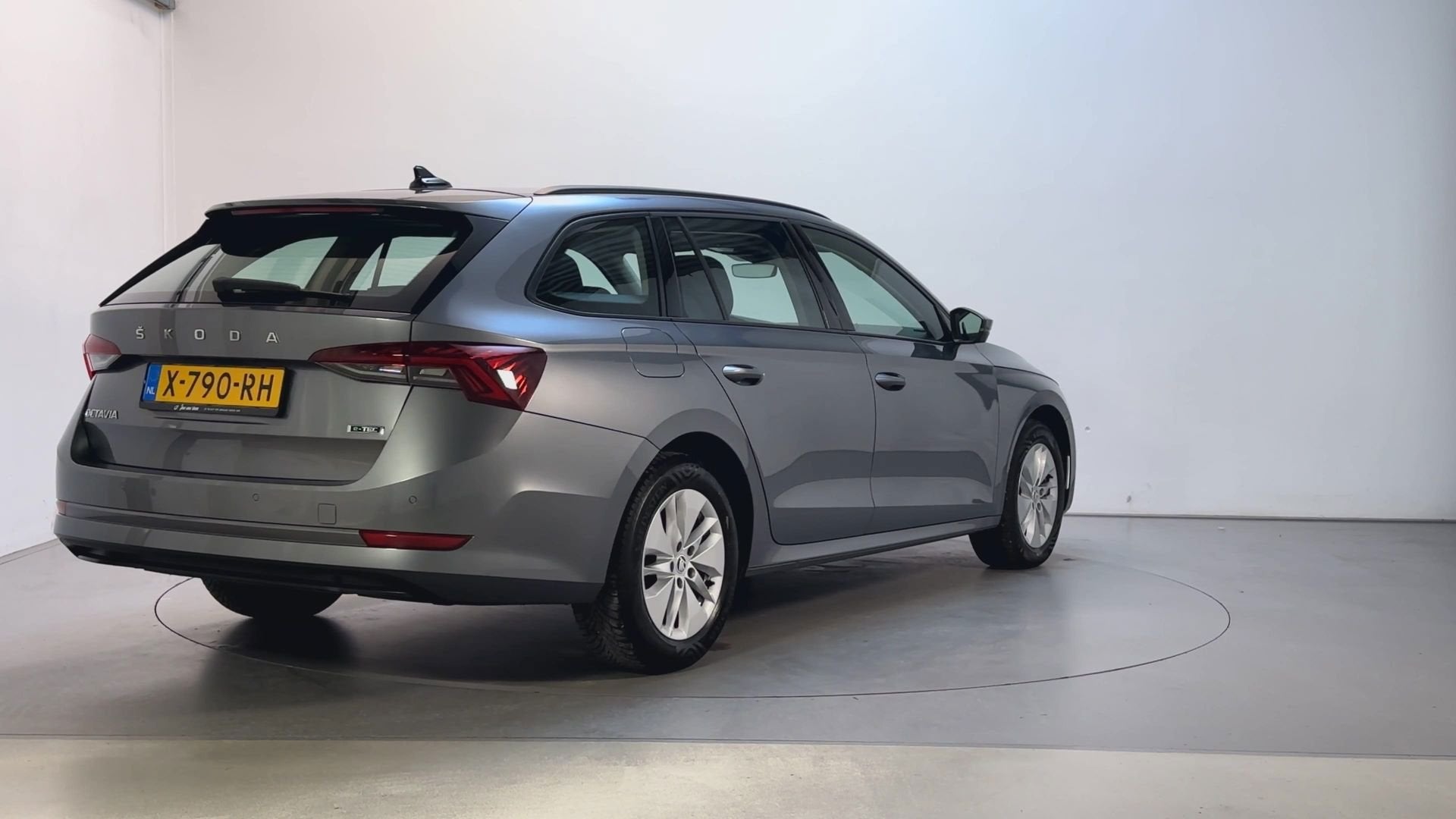 Skoda Octavia Combi 1.5 e-TSI 150pk DSG Business Edition Par, Auto's, Dealer onderhouden, Stof, 4 cilinders, Origineel Nederlands