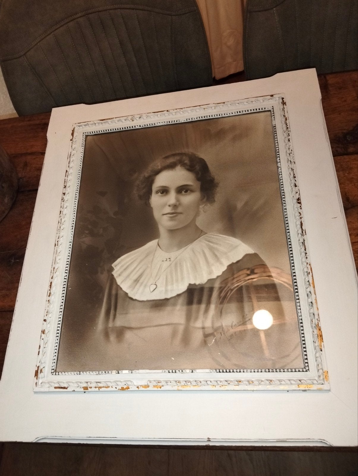 Mooie grote oude lijst met foto van vrouw uit het jaar 1924, Ophalen of Verzenden
