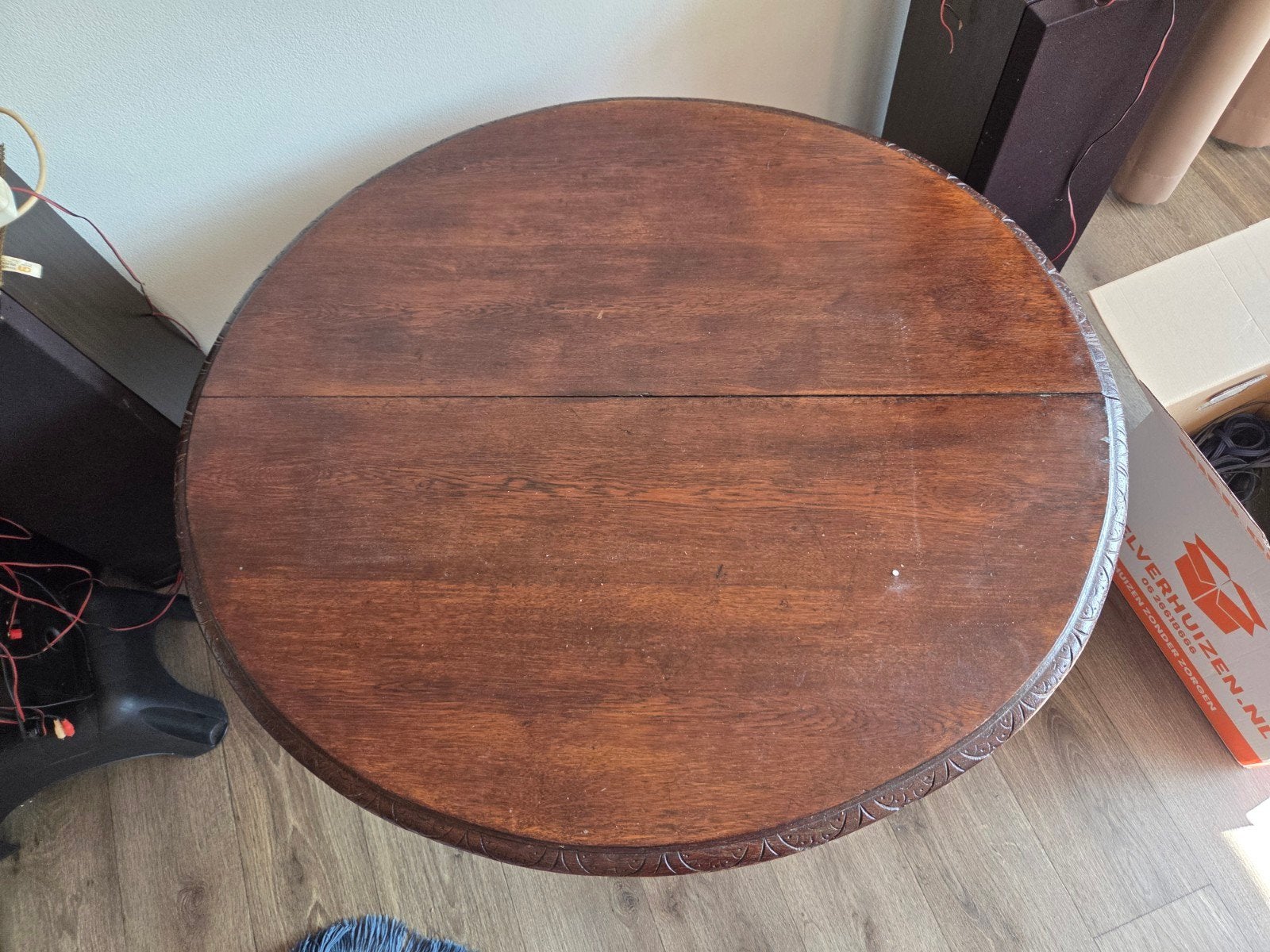 Uitschuifbare ronde tafel, middenstuk ontbreekt, Ophalen