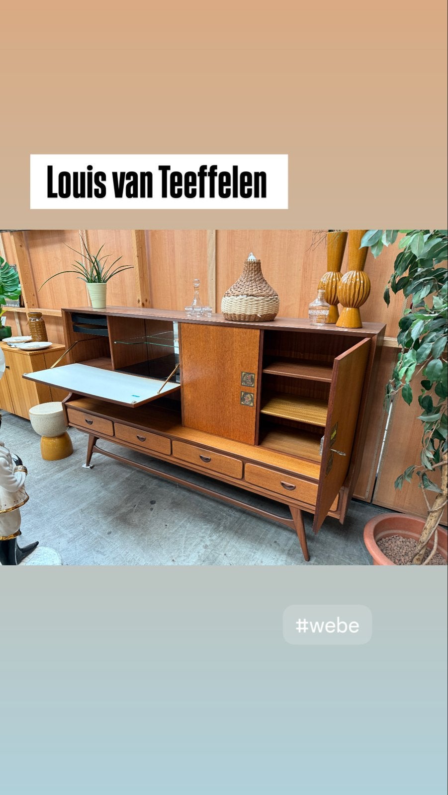 Louis van Teeffelen dressoir met secretaire en bar
