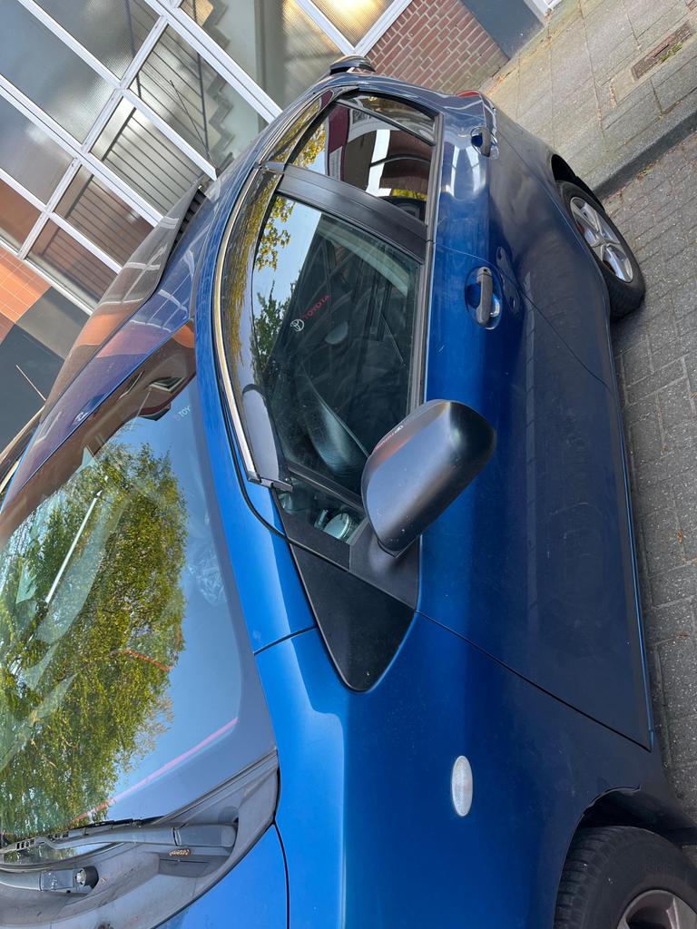 Toyota Yaris 1.3 16V Vvt-i 5DR 2009 Blauw, Auto's, Voorwielaandrijving, 40 €/maand, 4 cilinders, Blauw