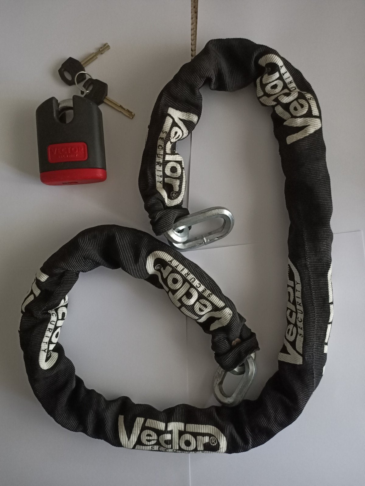 Kettingslot Vector 150 cm,ziet er goed uit. Inc 2 sleutels!, Motoren, Accessoires | Sloten, Ophalen, Gebruikt