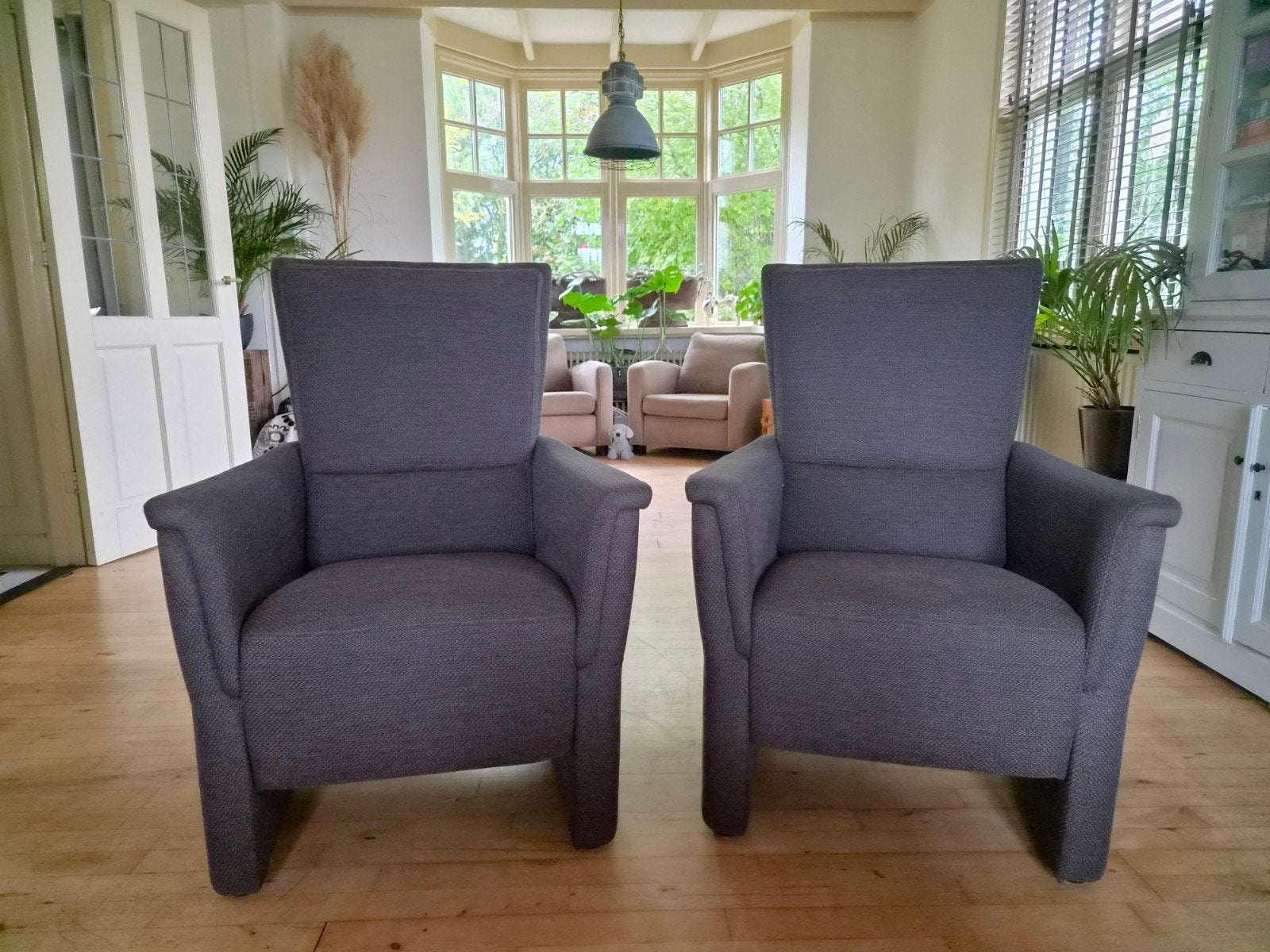 Twee comfortabele grijze fauteuils - Zo goed als nieuw, Ophalen, Modern, Comfortabel, Twee, Zo goed als nieuw